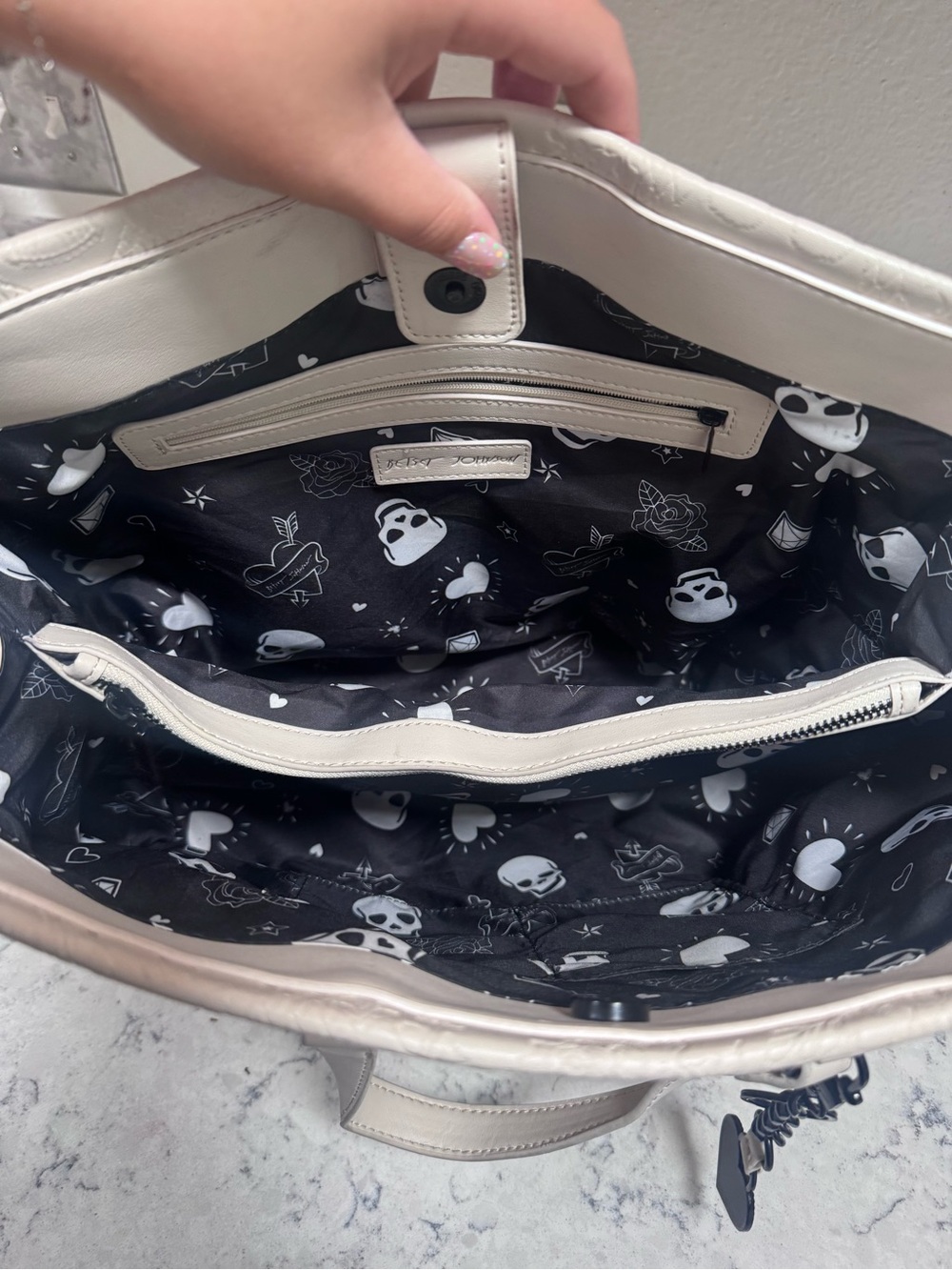 Betsey Johnson XOMATTIE skull embossed tote bag - Picture 5 of 9